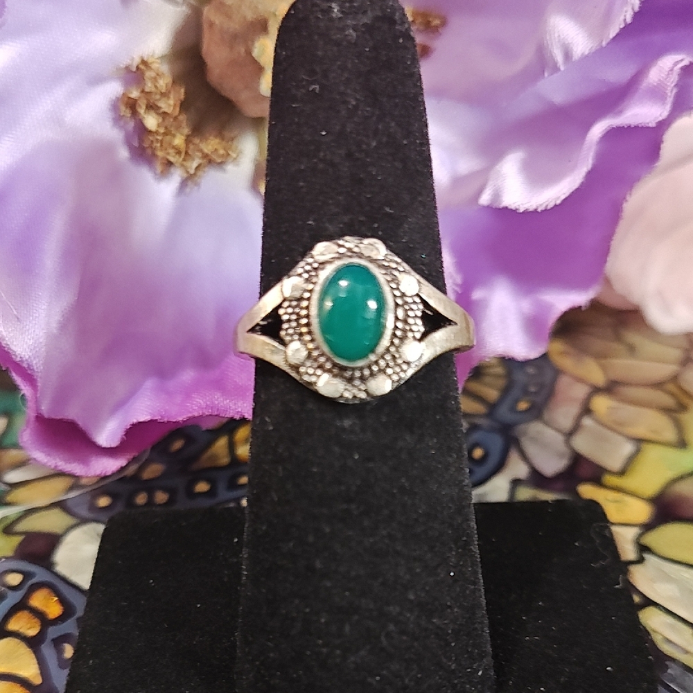 Green Chalcedony Gemstone Silver plated Ring - Size 6 3/4